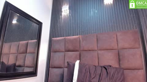 Snapshot of sussy_vixen chatting on October 1, 8:19 pm sussy_vixen online show from October 1, 8:19 pm