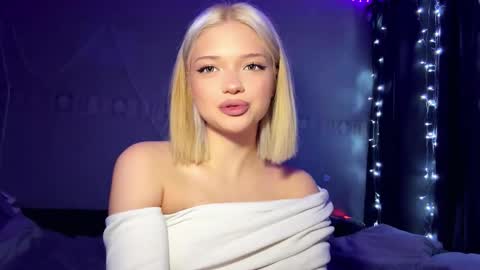 Stacy online show from March 29, 10:55 pm