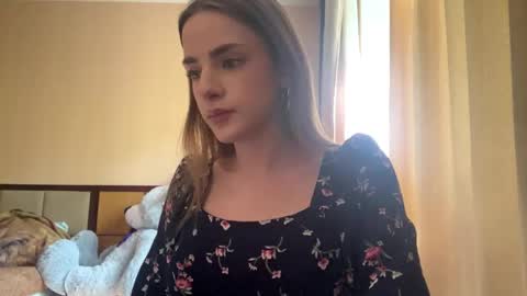 Emila online show from May 5, 12:33 pm