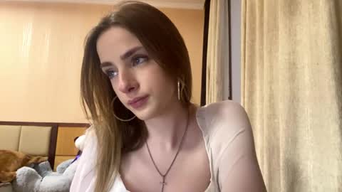 Emila online show from April 28, 5:17 pm