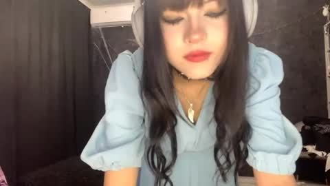 EmilySuonn online show from April 9, 5:55 am