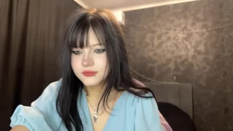 EmilySuonn online show from April 13, 5:33 am