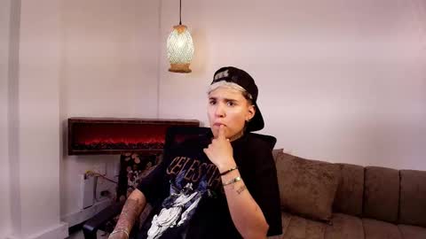 suzuwolf_dim online show from November 12, 7:00 am