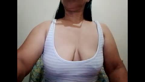 Snapshot of suzzie_hot chatting on February 25, 9:37 pm suzzie_hot online show from February 25, 9:37 pm