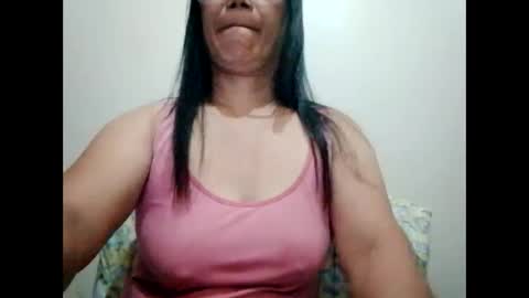 Snapshot of suzzie_hot chatting on February 17, 8:06 pm suzzie_hot online show from February 17, 8:06 pm