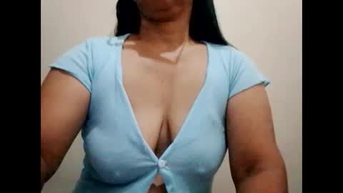 Snapshot of suzzie_hot chatting on February 20, 8:58 pm suzzie_hot online show from February 20, 8:58 pm