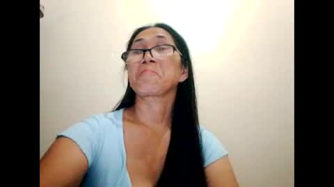 Snapshot of suzzie_hot chatting on February 9, 3:01 pm suzzie_hot online show from February 9, 3:01 pm