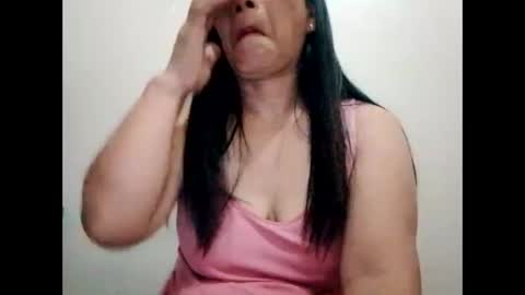 Snapshot of suzzie_hot chatting on February 19, 8:31 pm suzzie_hot online show from February 19, 8:31 pm