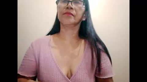 Snapshot of suzzie_hot chatting on February 13, 10:34 am suzzie_hot online show from February 13, 10:34 am