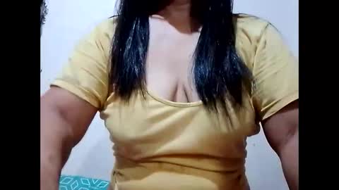 Snapshot of suzzie_hot chatting on February 11, 11:53 am suzzie_hot online show from February 11, 11:53 am