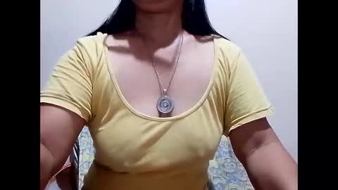Snapshot of suzzie_hot chatting on March 8, 9:40 pm suzzie_hot online show from March 8, 9:40 pm