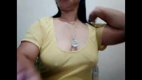 Snapshot of suzzie_hot chatting on March 1, 8:32 pm suzzie_hot online show from March 1, 8:32 pm