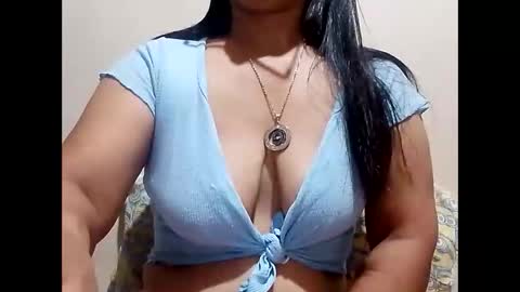 Snapshot of suzzie_hot chatting on March 4, 8:27 pm suzzie_hot online show from March 4, 8:27 pm
