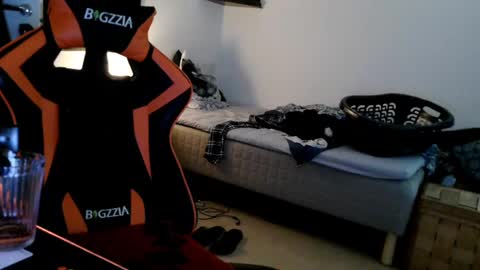 Snapshot of swe9090 chatting on January 25, 9:47 am swe9090 online show from January 25, 9:47 am