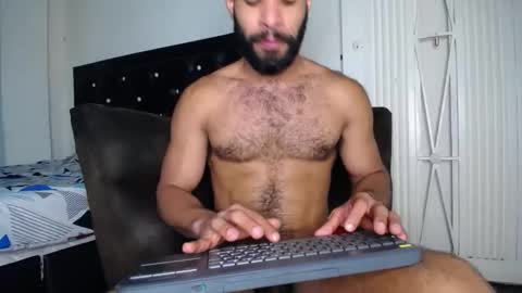 Snapshot of sweatyhairypig1 chatting on January 24, 5:21 am joel bliss online show from January 24, 5:21 am