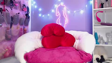 sweeeets85 online show from December 16, 2:56 pm