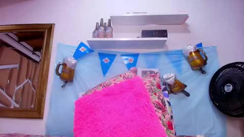 Snapshot of sweegirl_ chatting on October 4, 12:25 pm Debora online show from October 4, 12:25 pm