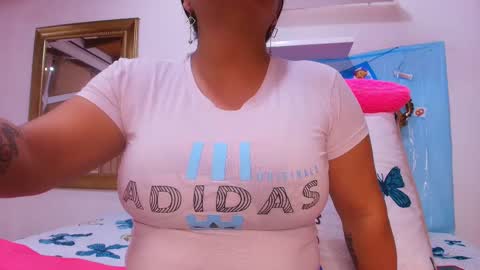 Snapshot of sweegirl_ chatting on September 24, 12:01 pm Debora online show from September 24, 12:01 pm