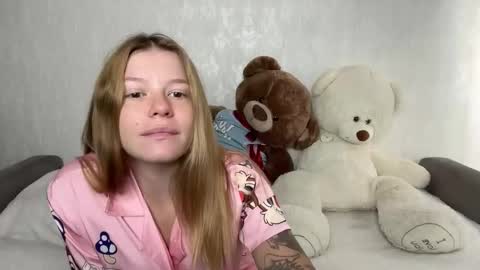 Mia and Robert online show from October 1, 6:56 am