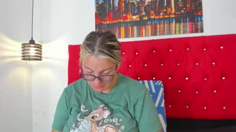 Carolina online show from October 25, 6:52 pm