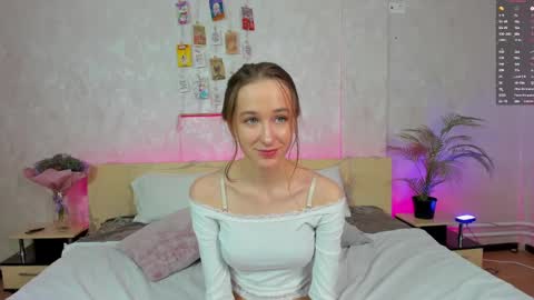 Monica  GTM 3MoTuWeFrSa 500pm-1000pm  online show from February 9, 8:45 pm