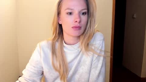 Snapshot of sweet_angel_a chatting on October 26, 10:42 pm Ann - your sweet girl online show from October 26, 10:42 pm