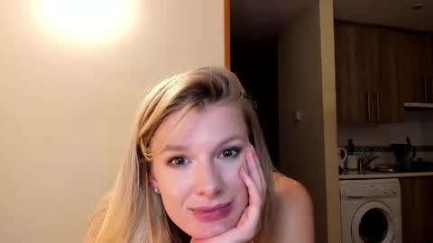 Snapshot of sweet_angel_a chatting on October 29, 10:54 pm Ann - your sweet girl online show from October 29, 10:54 pm