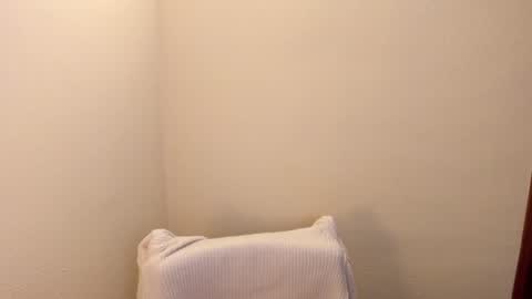 Snapshot of sweet_angel_a chatting on December 17, 10:43 pm Ann - your sweet girl online show from December 17, 10:43 pm