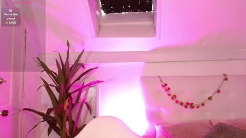 Snapshot of sweet_blueberry_ chatting on February 5, 1:44 pm sweet blueberry online show from February 5, 1:44 pm
