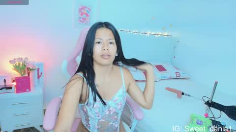 sweet_dania_ online show from September 9, 7:41 am