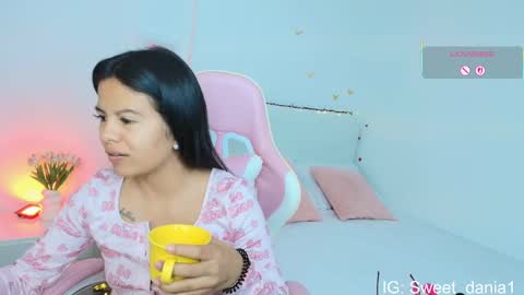 sweet_dania_ online show from October 7, 8:21 am