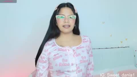 sweet_dania_ online show from September 29, 3:38 am