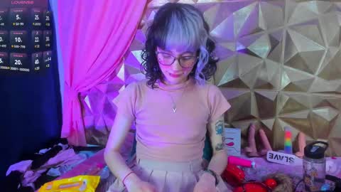 Snapshot of sweet_emmili chatting on March 7, 12:34 pm emmili online show from March 7, 12:34 pm