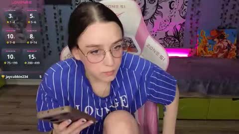 Snapshot of sweet_frosty chatting on October 3, 2:21 am Alice online show from October 3, 2:21 am