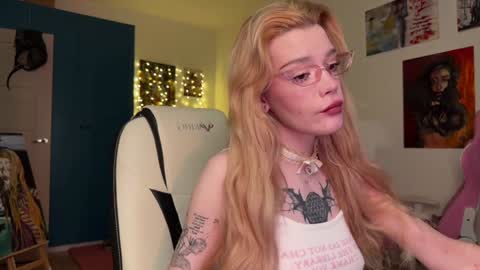 Melissa. Join me on Fansly link in social medias online show from January 26, 10:02 pm