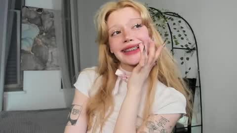 Melissa. Join me on Fansly link in social medias online show from May 17, 9:24 pm