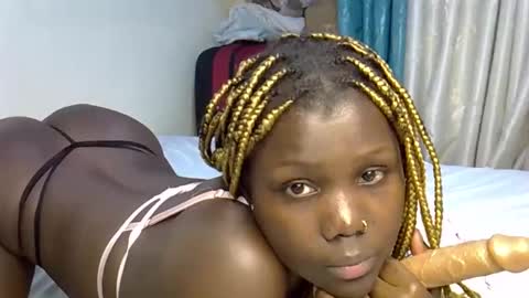 sweet_melodiyy online show from April 15, 5:38 pm