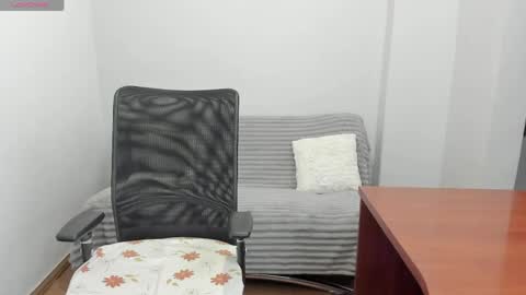 Mila online show from April 5, 3:31 pm