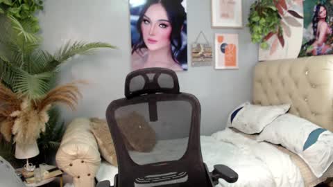 girlnamenicole online show from January 5, 3:43 am