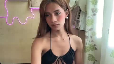 Snapshot of sweet_nikki03 chatting on September 27, 10:51 pm sweet_nikki03 online show from September 27, 10:51 pm