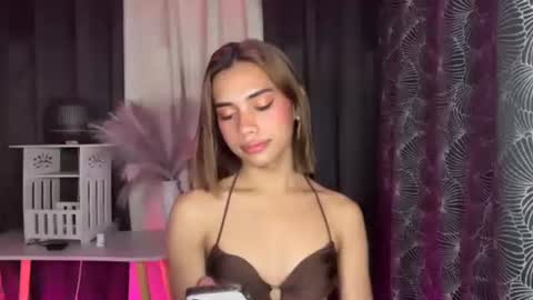Snapshot of sweet_nikki03 chatting on October 23, 7:04 pm sweet_nikki03 online show from October 23, 7:04 pm