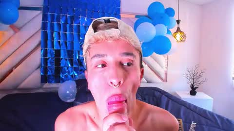 Snapshot of sweet_santii chatting on September 26, 9:01 pm Santiago online show from September 26, 9:01 pm