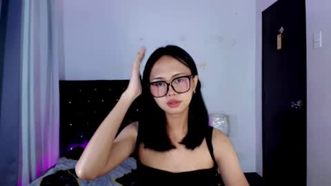 lovesavii online show from May 4, 10:44 am