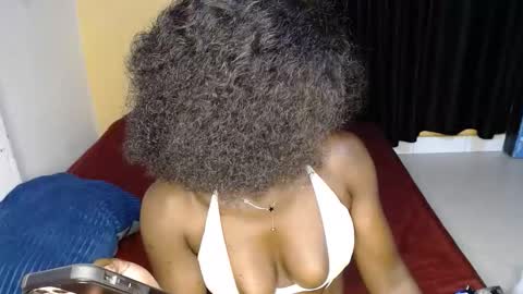 ellanah Tracie online show from October 20, 12:59 am