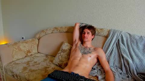 Snapshot of sweet_smith8 chatting on March 9, 10:41 am sweet_smith8 online show from March 9, 10:41 am