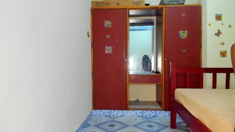 sweet_squirter254 online show from March 1, 12:48 am