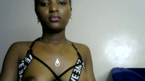 sweet_strawberina online show from June 25, 12:21 pm