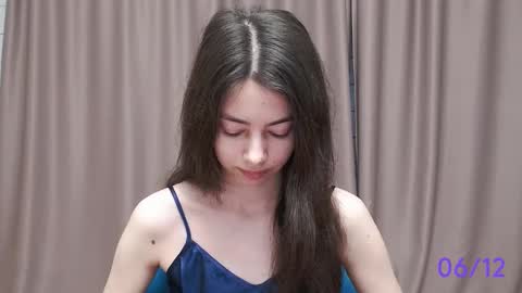 Snapshot of sweet_sweet_angel chatting on December 6, 10:55 am Angel online show from December 6, 10:55 am