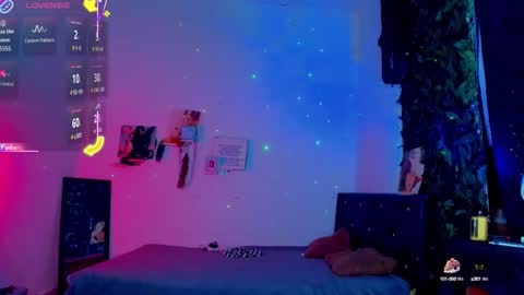 Steven independent model online show from October 28, 3:24 pm