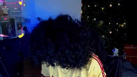 Steven independent model online show from November 27, 11:34 pm